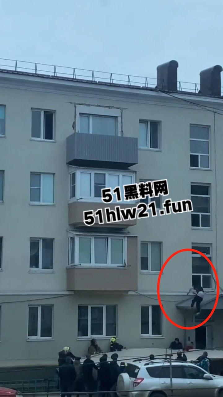 山东男子跳楼自杀，为了将自己摔死还特意选择了入户门的棚顶，这下摔的真Q弹啊。  第5张