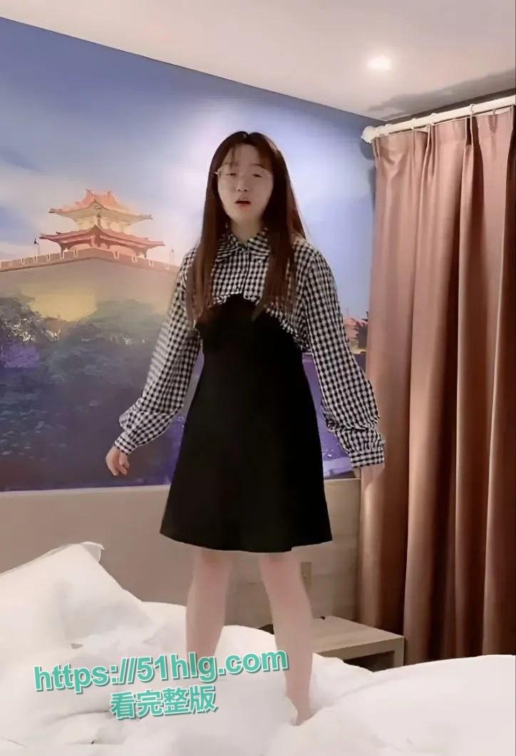 阜阳乡村网红赵小娜酒店激情做爱翻车现场！巨乳肥臀主动骑乘，简直就是骚浪贱！  第1张