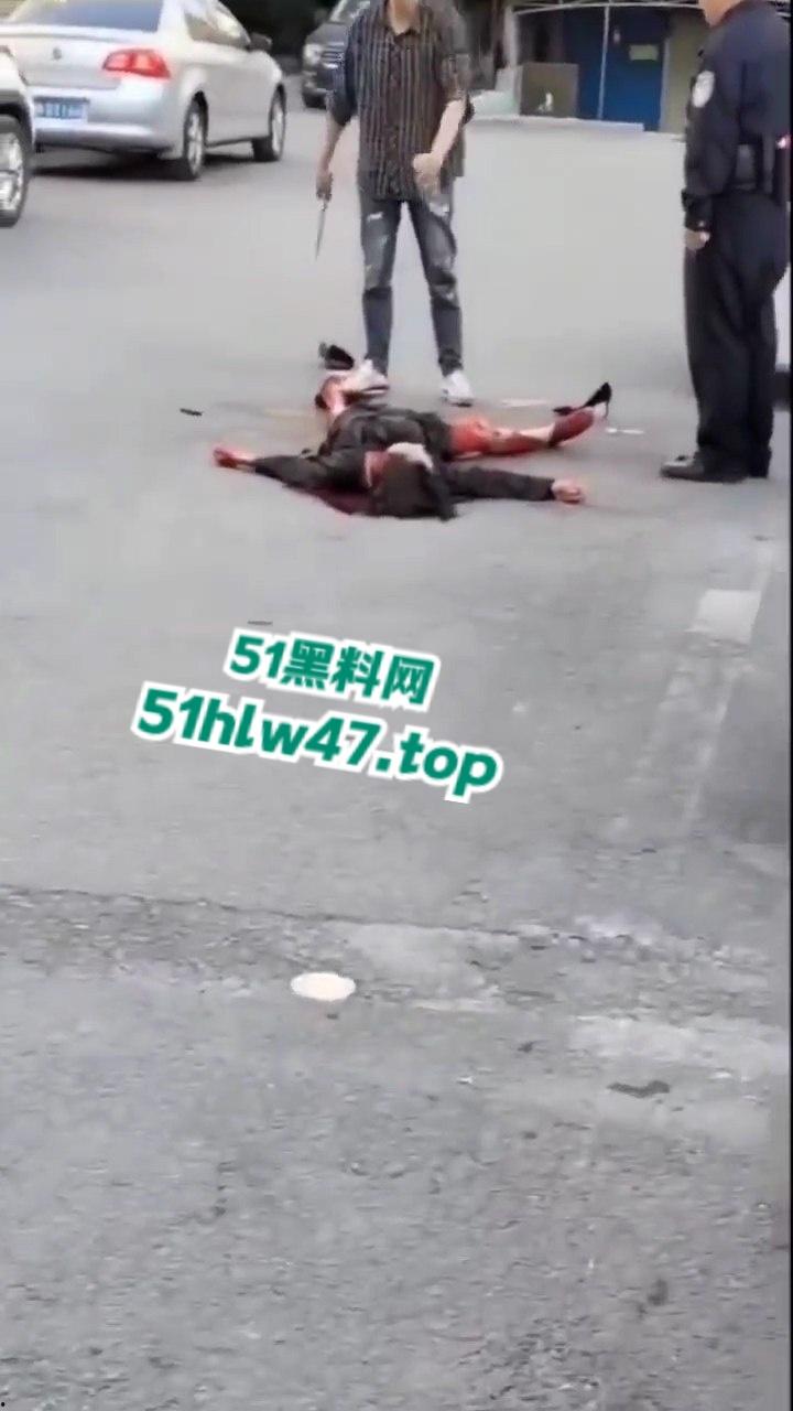 景德镇梨树园北苑老板娘欠钱被砍死视频,女老板欠钱不给还侮辱老实人遭对方乱刀砍死。 第5张 景德镇梨树园北苑老板娘欠钱被砍死视频,女老板欠钱不给还侮辱老实人遭对方乱刀砍死。 第5张