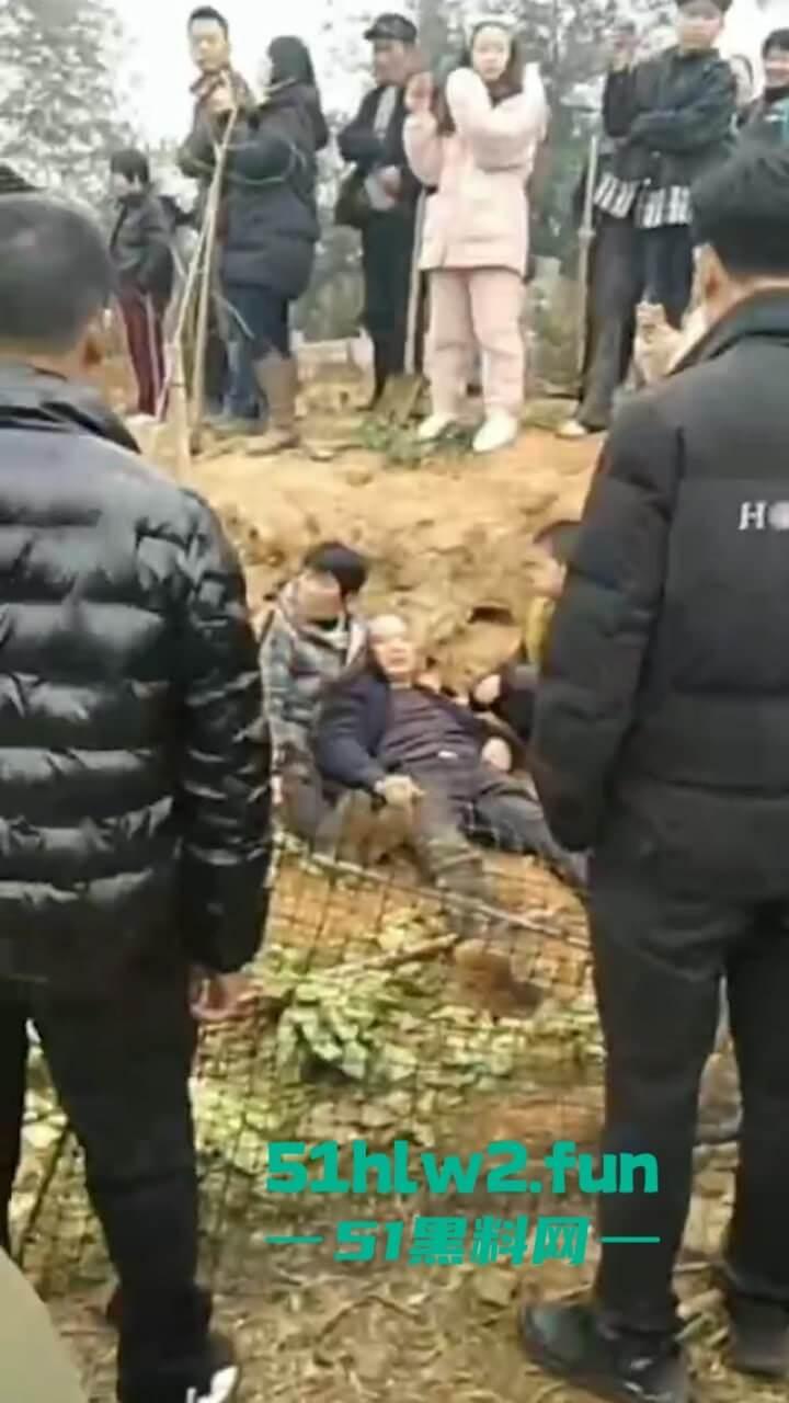 湖南衡阳李花村和添枝村互殴，数名外姓移门村民被打晕倒地不起，现场实拍流出。  第7张