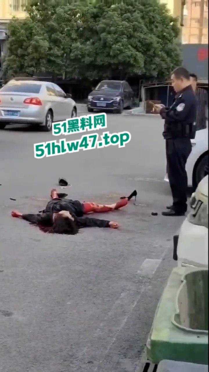 景德镇梨树园北苑老板娘欠钱被砍死视频,女老板欠钱不给还侮辱老实人遭对方乱刀砍死。 第6张 景德镇梨树园北苑老板娘欠钱被砍死视频,女老板欠钱不给还侮辱老实人遭对方乱刀砍死。 第6张