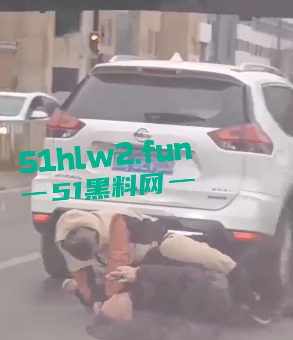 山西晋中疑似欠钱不还引发命案,蕴华街汇通路一死一伤,现场拥堵警方封锁,传言满天飞! 第4张 山西晋中疑似欠钱不还引发命案,蕴华街汇通路一死一伤,现场拥堵警方封锁,传言满天飞! 第4张