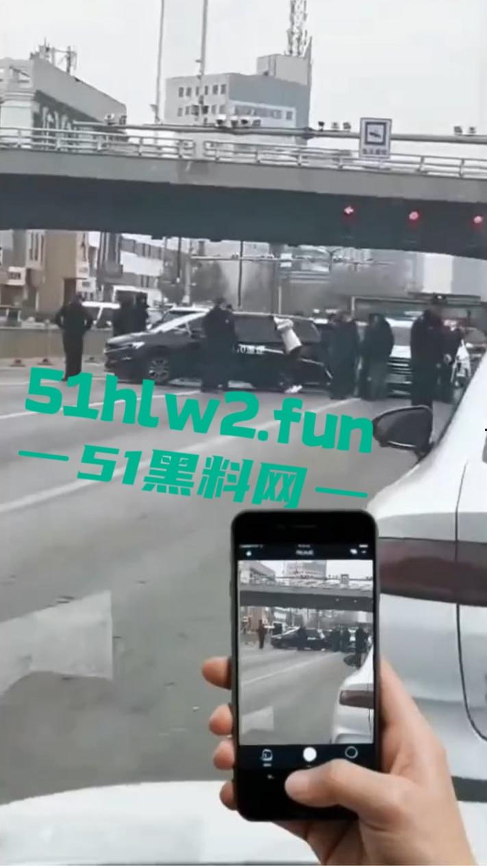 山西晋中疑似欠钱不还引发命案,蕴华街汇通路一死一伤,现场拥堵警方封锁,传言满天飞! 第6张 山西晋中疑似欠钱不还引发命案,蕴华街汇通路一死一伤,现场拥堵警方封锁,传言满天飞! 第6张