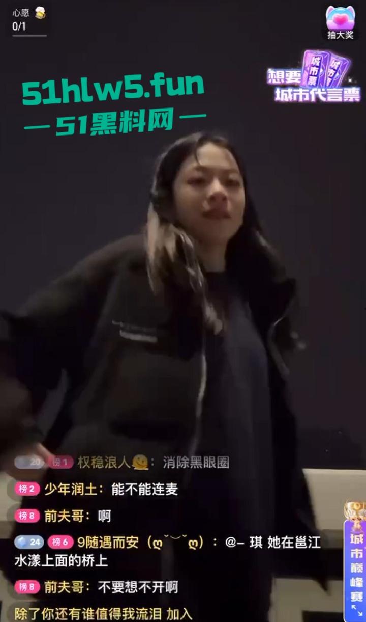 广西南宁邕江大桥上,女子直播跳河自杀直播间观众都吓傻了,女子尸体已被找到。 第2张 广西南宁邕江大桥上,女子直播跳河自杀直播间观众都吓傻了,女子尸体已被找到。 第2张