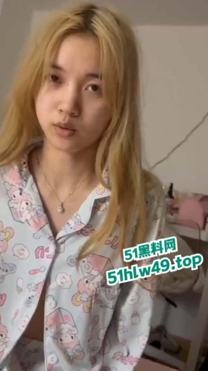 重庆女网红【玲乃酱】装处女欺骗老实男,当鸡上瘾恋爱期间还背着男友卖逼赚钱。 第3张 重庆女网红【玲乃酱】装处女欺骗老实男,当鸡上瘾恋爱期间还背着男友卖逼赚钱。 第3张