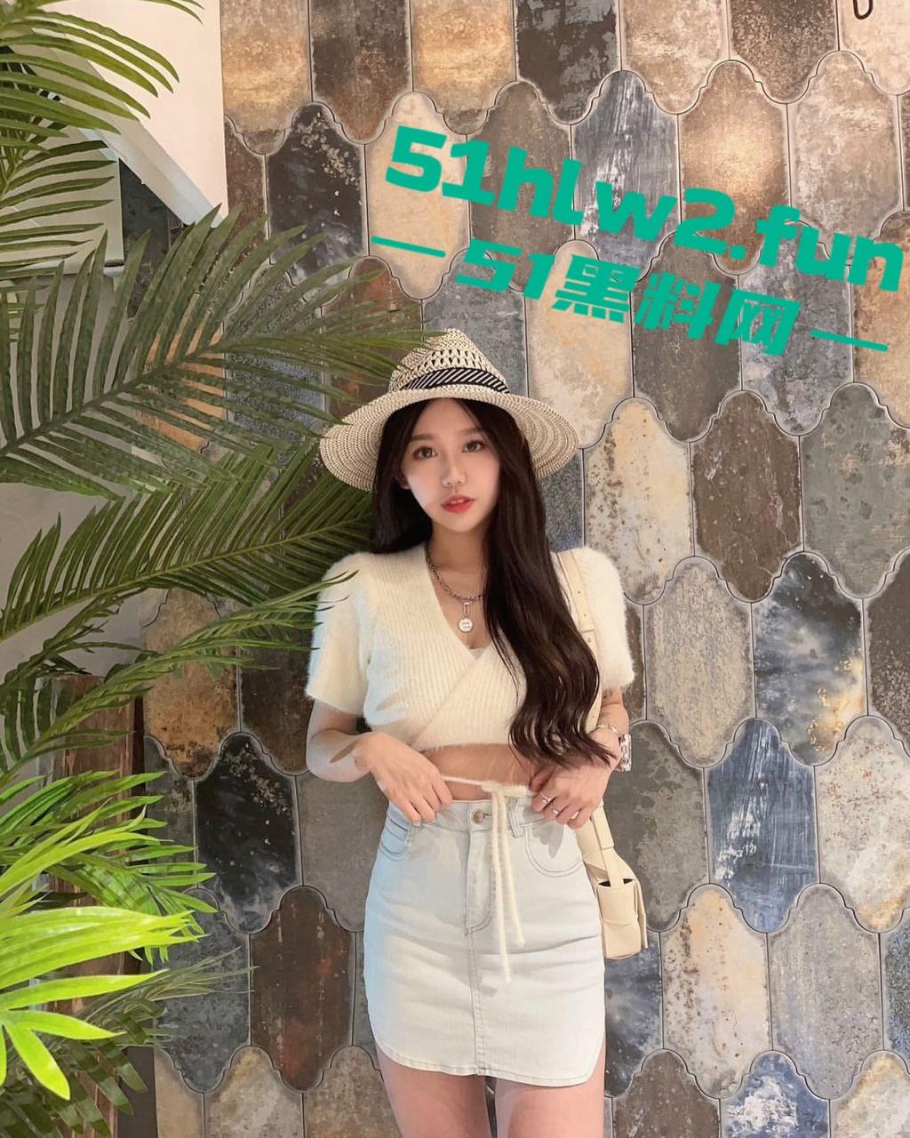 广州颜值学姐【徐艺淼】身材纤细颜值甜美,为了钱背着男友约啪老板颜值和身材男友的帽子都卖不完了吧。 第8张 广州颜值学姐【徐艺淼】身材纤细颜值甜美,为了钱背着男友约啪老板颜值和身材男友的帽子都卖不完了吧。 第8张