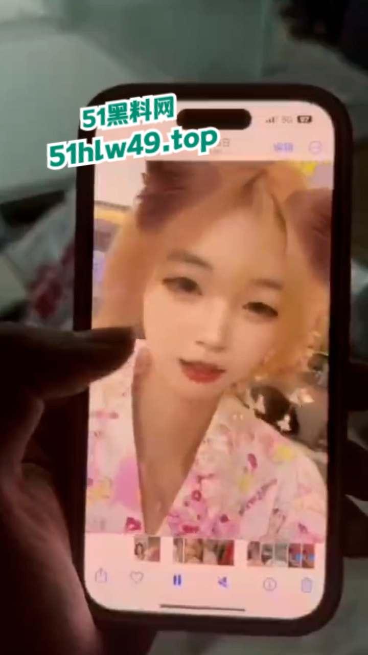 重庆女网红【玲乃酱】装处女欺骗老实男,当鸡上瘾恋爱期间还背着男友卖逼赚钱。 第6张 重庆女网红【玲乃酱】装处女欺骗老实男,当鸡上瘾恋爱期间还背着男友卖逼赚钱。 第6张