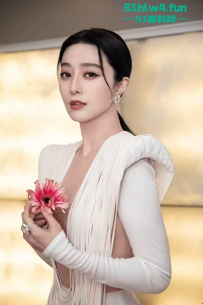 范冰冰复出柏林影展,范冰冰喷血造型超性感流苏设计的若隐若现失手露乳贴,看来巨星没落也只能靠肉体吸睛。 第13张 范冰冰复出柏林影展,范冰冰喷血造型超性感流苏设计的若隐若现失手露乳贴,看来巨星没落也只能靠肉体吸睛。 第13张