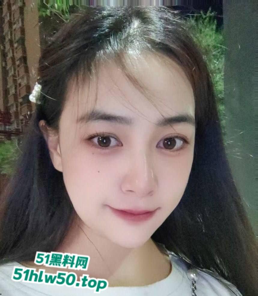 校花级别，重庆财大新疆母狗【夏兹热丽】第一次刚破处就被拍下口吞脸射！  第3张