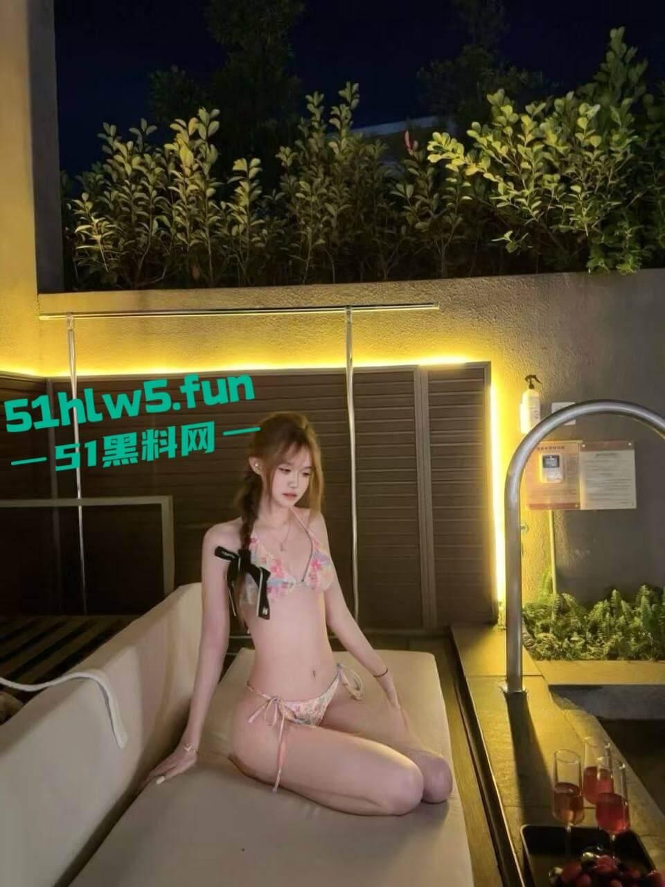 广东高颜值学生妹【覃苏】穿开裆丝袜主动掰穴,被主人远程调教完整版视频流出! 第2张 广东高颜值学生妹【覃苏】穿开裆丝袜主动掰穴,被主人远程调教完整版视频流出! 第2张