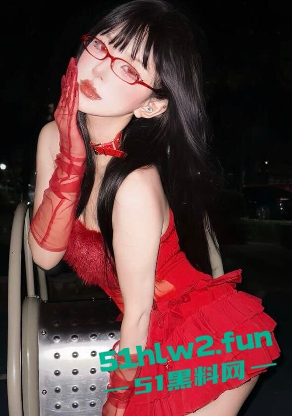 苏州美术学院爱cos的精神妹【方可儿】情趣黑丝白丝各种诱惑榨精，后怼撞击炮台骚贱淫叫！  第7张