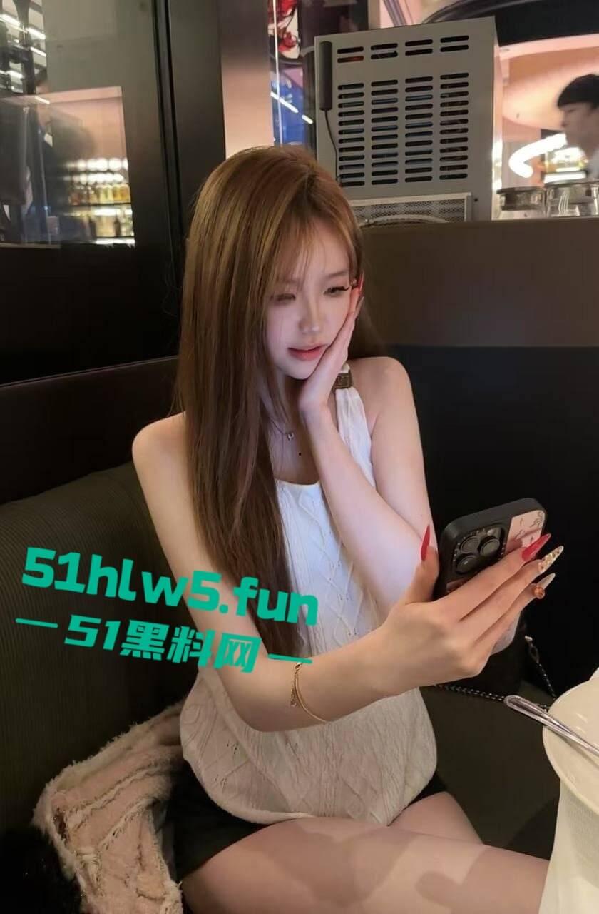 广东高颜值学生妹【覃苏】穿开裆丝袜主动掰穴,被主人远程调教完整版视频流出! 第4张 广东高颜值学生妹【覃苏】穿开裆丝袜主动掰穴,被主人远程调教完整版视频流出! 第4张