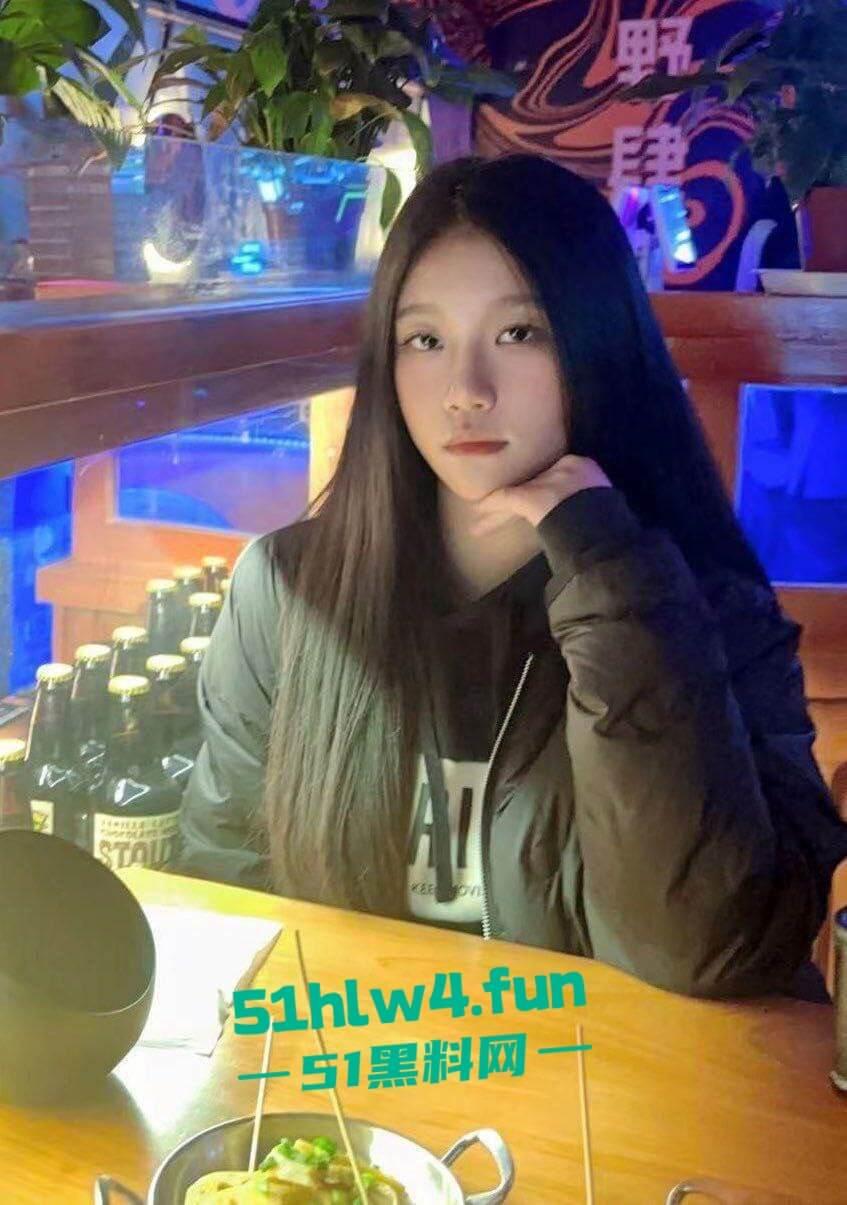 抖音同城撩骚，认识的反差学生妹【周雨婷】御姐身材嫩妹女神，被大叔调教成母狗性爱自拍流出。  第1张