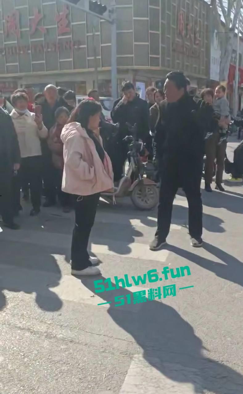 邯郸成安骚妇一年未吃荤聊骚出轨，多次偷吃死不悔改被老公当街破口大骂。  第6张