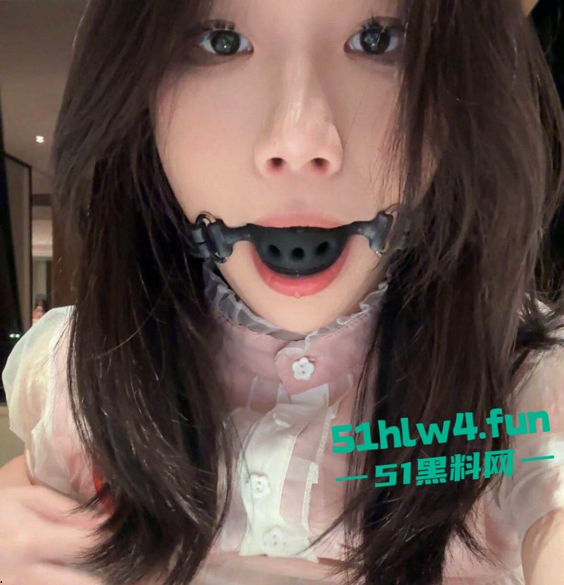 抖音同城撩骚，认识的反差学生妹【周雨婷】御姐身材嫩妹女神，被大叔调教成母狗性爱自拍流出。  第4张