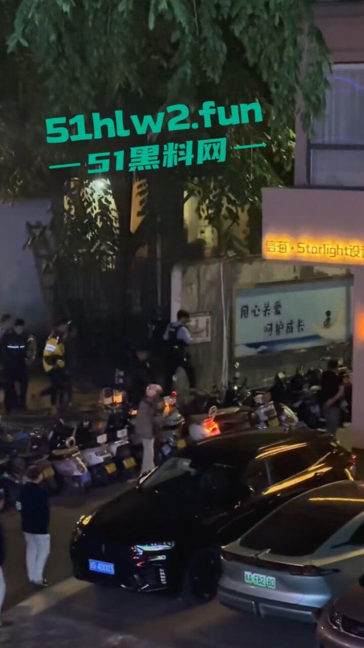 海南三亚金鸡岭,富天乐酒店门口民警和歹徒搏斗全过程,男子强奸未遂被巡逻民警发现并逮捕。 第3张 海南三亚金鸡岭,富天乐酒店门口民警和歹徒搏斗全过程,男子强奸未遂被巡逻民警发现并逮捕。 第3张