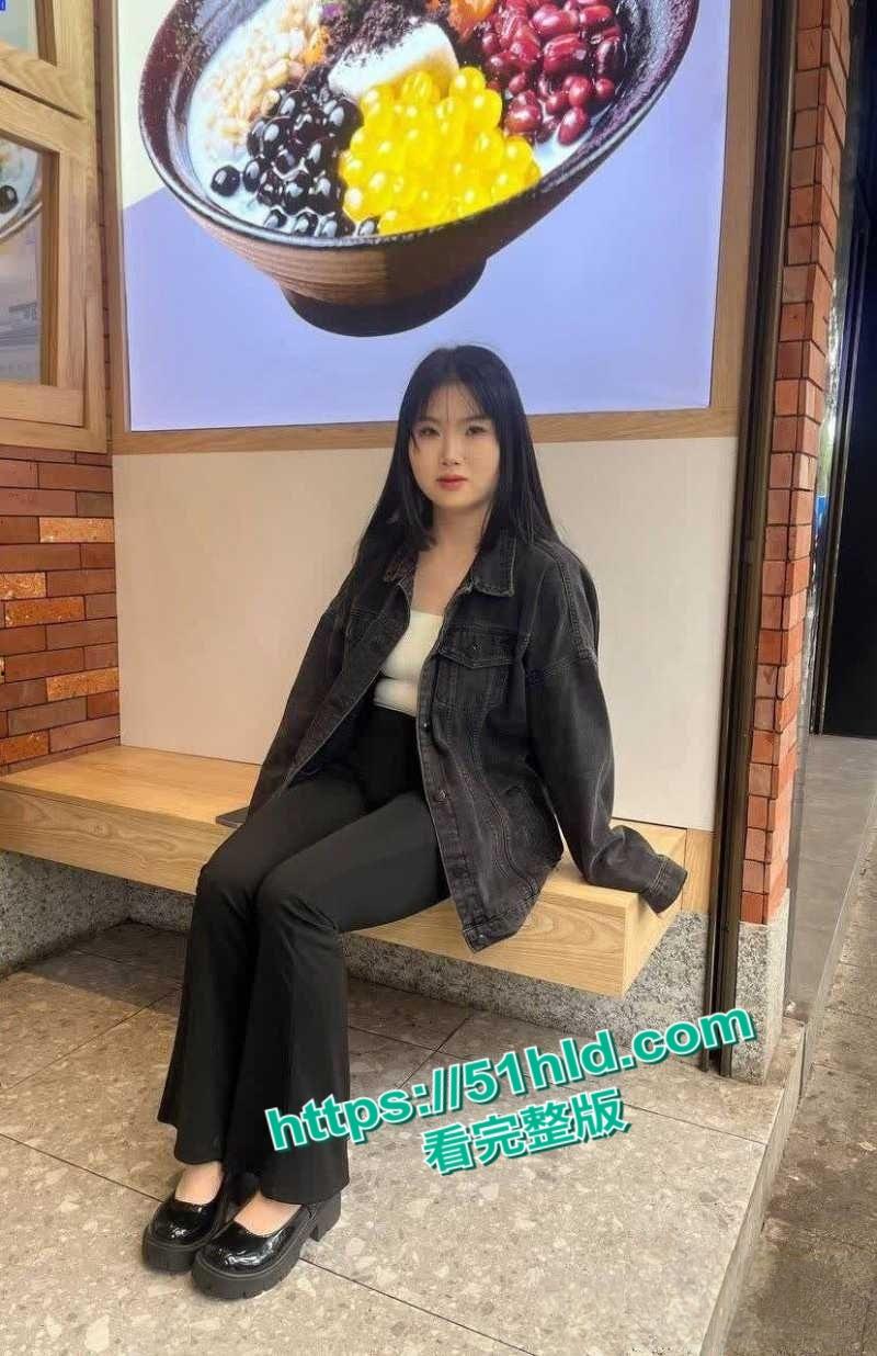 广东00后微胖母狗【宋绮玉】分手后被男友泄密私拍，丰腴身材露脸交合阴毛浓密性欲极强！  第1张