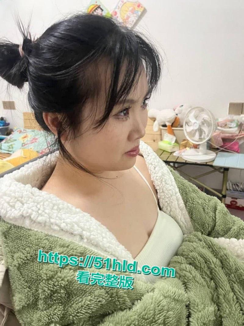 广东00后微胖母狗【宋绮玉】分手后被男友泄密私拍，丰腴身材露脸交合阴毛浓密性欲极强！  第2张