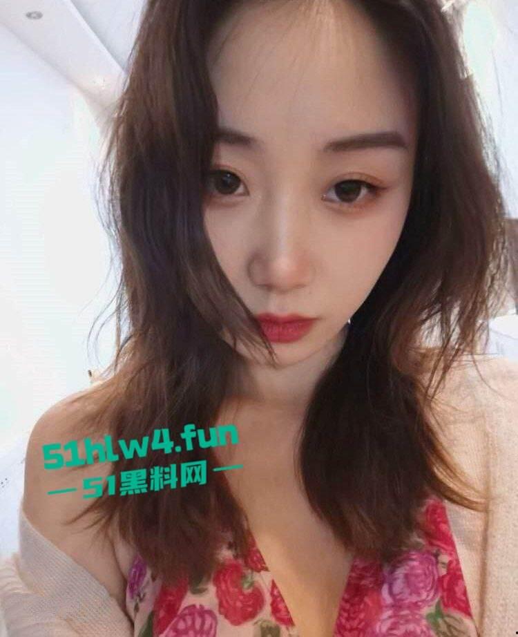 顶级身材御姐人妻【王诗玉】万达轻奢专柜柜姐,身材高挑巨乳翘臀背着老公约炮被发现果断将骚逼曝光。 第4张 顶级身材御姐人妻【王诗玉】万达轻奢专柜柜姐,身材高挑巨乳翘臀背着老公约炮被发现果断将骚逼曝光。 第4张