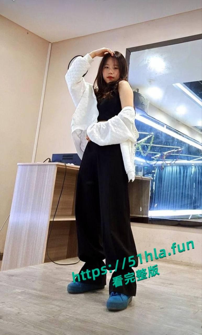 辽宁大学舞蹈生【李玉兰】宿舍自慰视频曝光,一字马展示M腿大开道具玩弄淫水狂喷! 第2张 辽宁大学舞蹈生【李玉兰】宿舍自慰视频曝光,一字马展示M腿大开道具玩弄淫水狂喷! 第2张