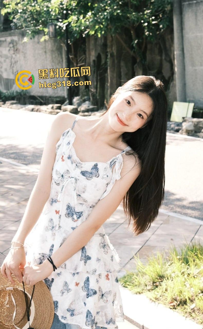 老公携娇妻找单男3P！单男洗完澡冲虎穴把娇妻干瘫软，老公还在门后偷拍，这绿帽也有特殊癖好啊！  第1张