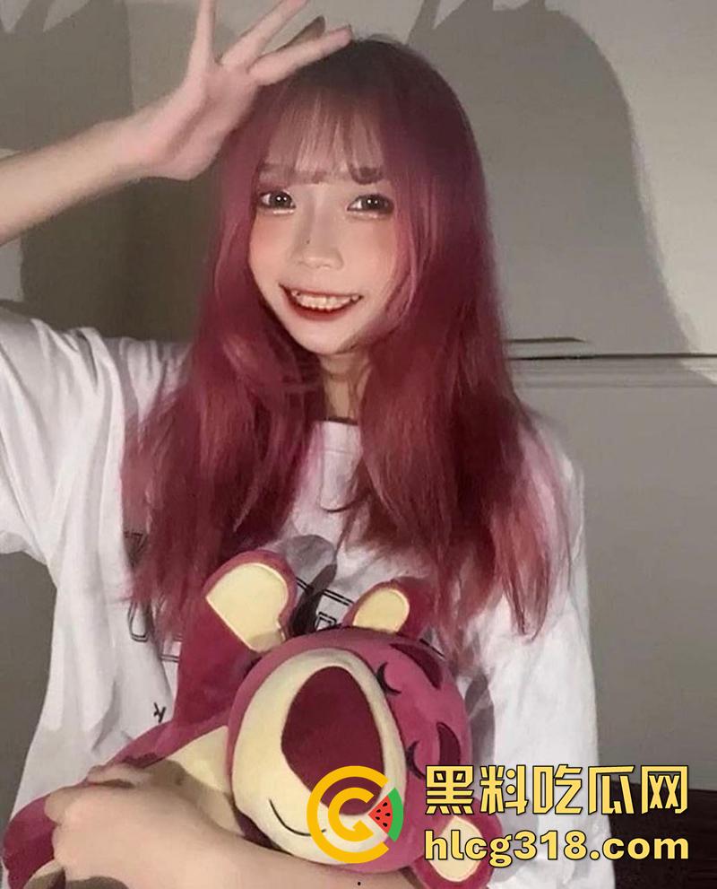 山西大学异物癖母狗【王思琴】，只要一看到粉色就会发骚，一个粉色尾巴肛塞，就能把她变成性奴！  第4张