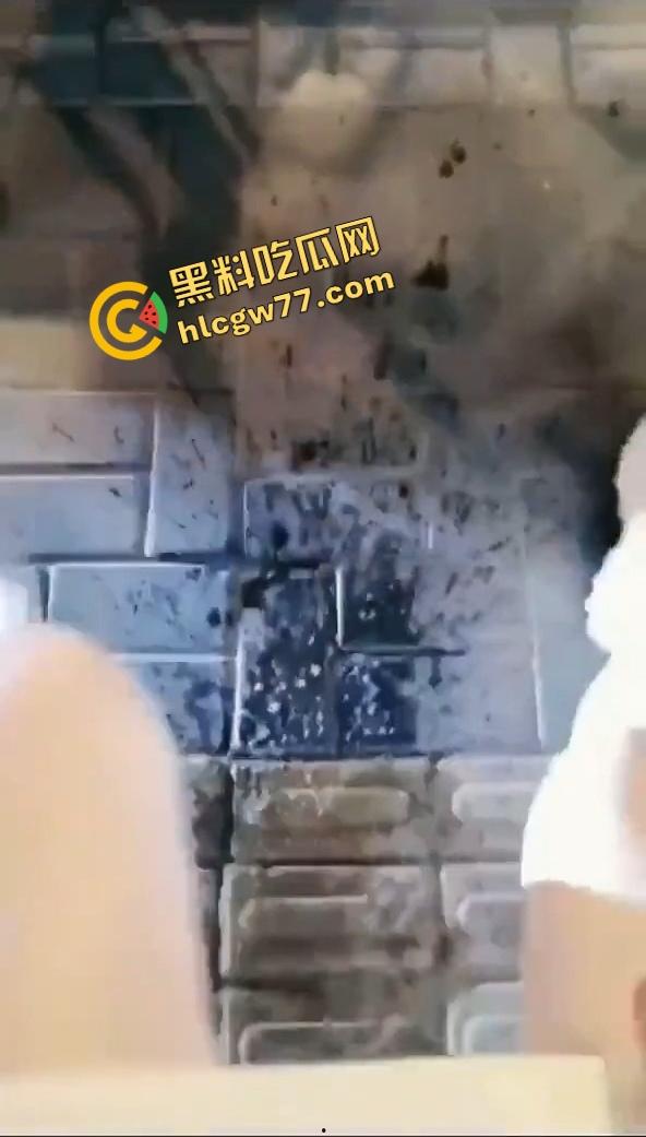 惠州【夏娜】公交站台露出，当众玩到潮喷一地水，这胆也太肥了，不怕被拖去精神病院吗？  第5张