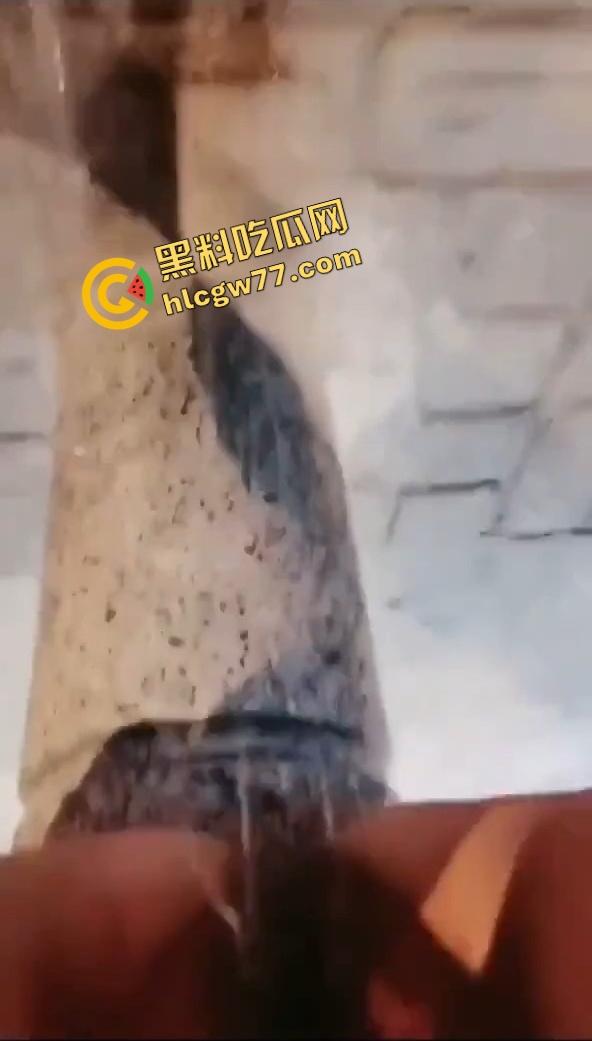 惠州【夏娜】公交站台露出，当众玩到潮喷一地水，这胆也太肥了，不怕被拖去精神病院吗？  第8张