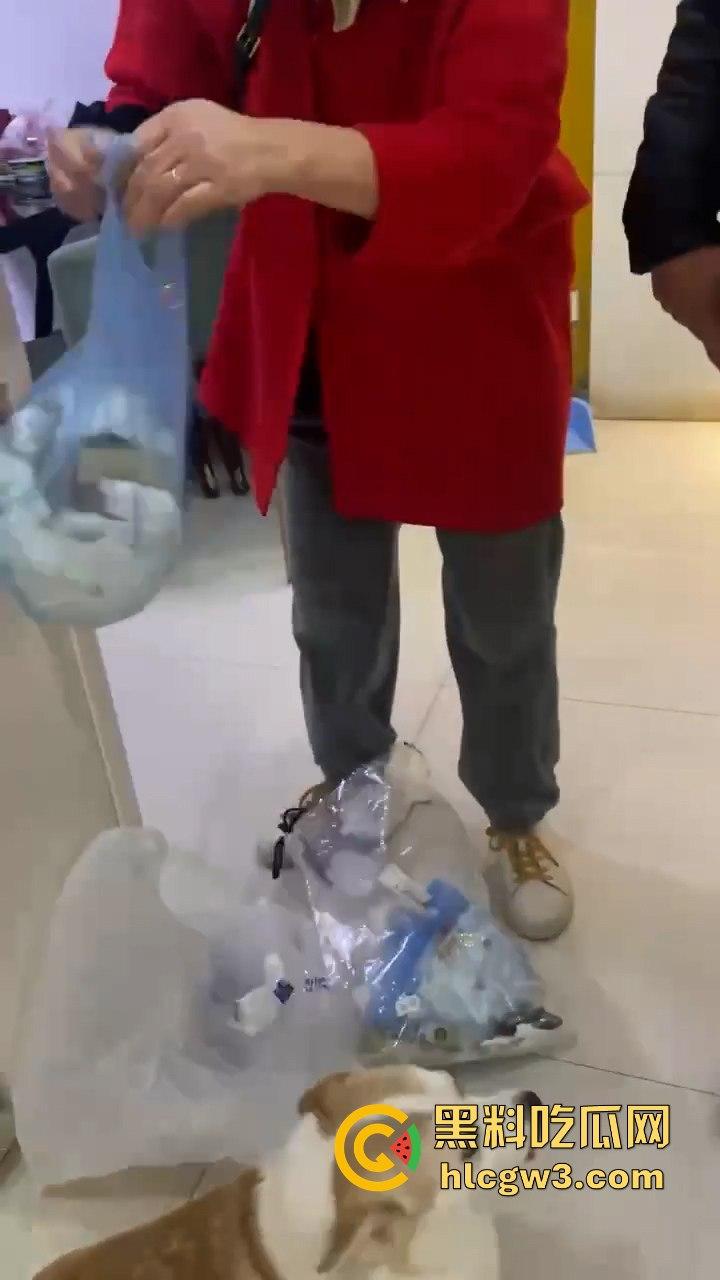 上万金戒指不翼而飞 原是保洁大妈顺手牵羊 对质录音曝光 这演技不得给大妈颁个奥斯卡嘛？  第4张