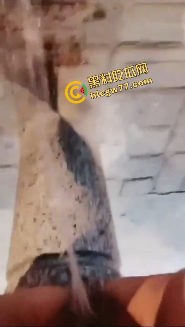 惠州【夏娜】公交站台露出，当众玩到潮喷一地水，这胆也太肥了，不怕被拖去精神病院吗？  第9张