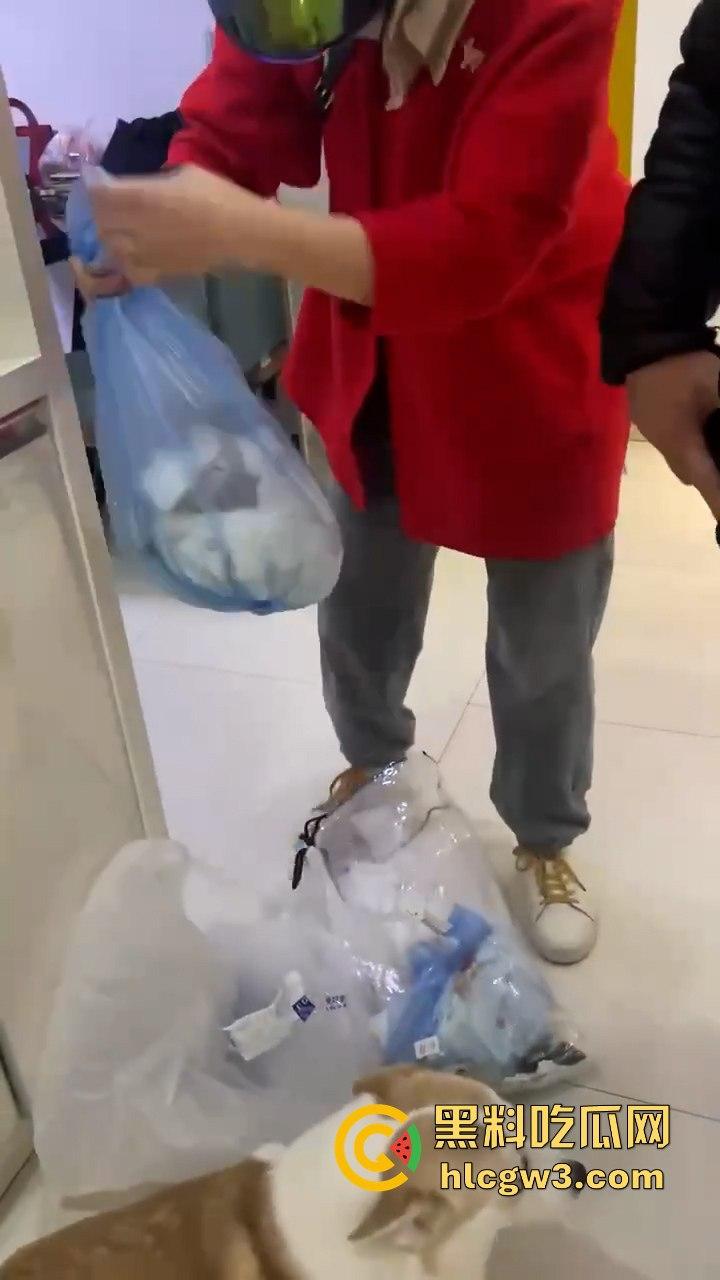 上万金戒指不翼而飞 原是保洁大妈顺手牵羊 对质录音曝光 这演技不得给大妈颁个奥斯卡嘛？  第7张