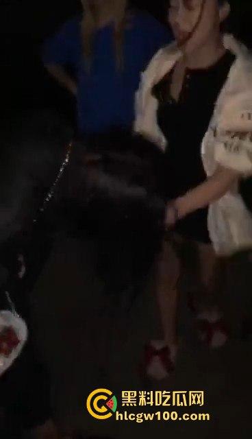 广西百色精神小妹暴力围殴事件曝光，为爱深夜埋伏群殴打起架来真不输男人！  第4张