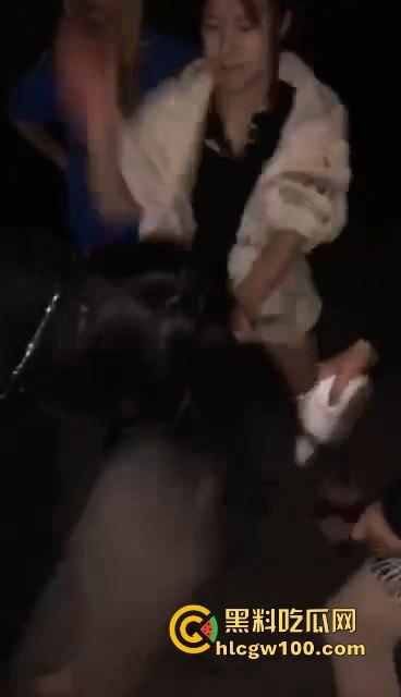 广西百色精神小妹暴力围殴事件曝光，为爱深夜埋伏群殴打起架来真不输男人！  第11张