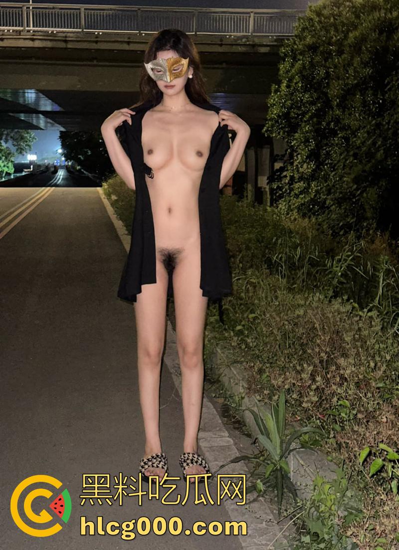 顶级绿帽淫妻，看老婆是怎么主动勾引人的，身高腿长身材一流，这骚逼样实在太像荡妇了！  第10张