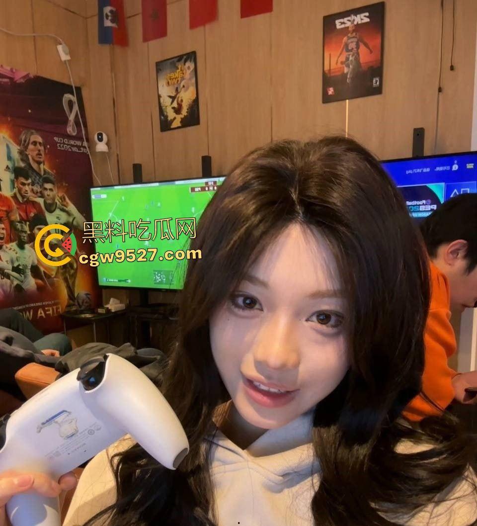 抖音网红【junia】，天津理工女大生齐婧煊，粉嫩骚穴骑粉色巨屌，插到白沫出来！  第2张