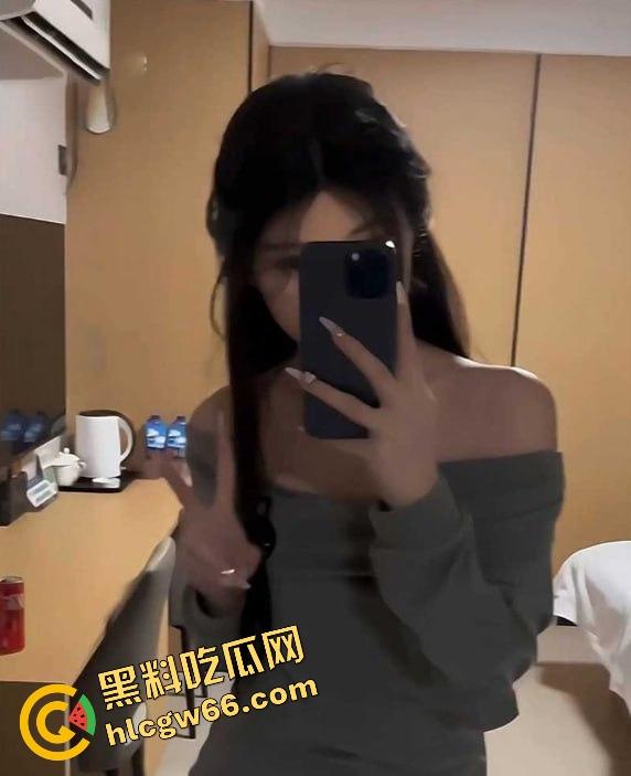 高颜值网红 【Puppy袭月】 酒店约炮私拍流出！ 骑乘后入无套疯狂抽送 极品女神沦为性玩具！  第1张