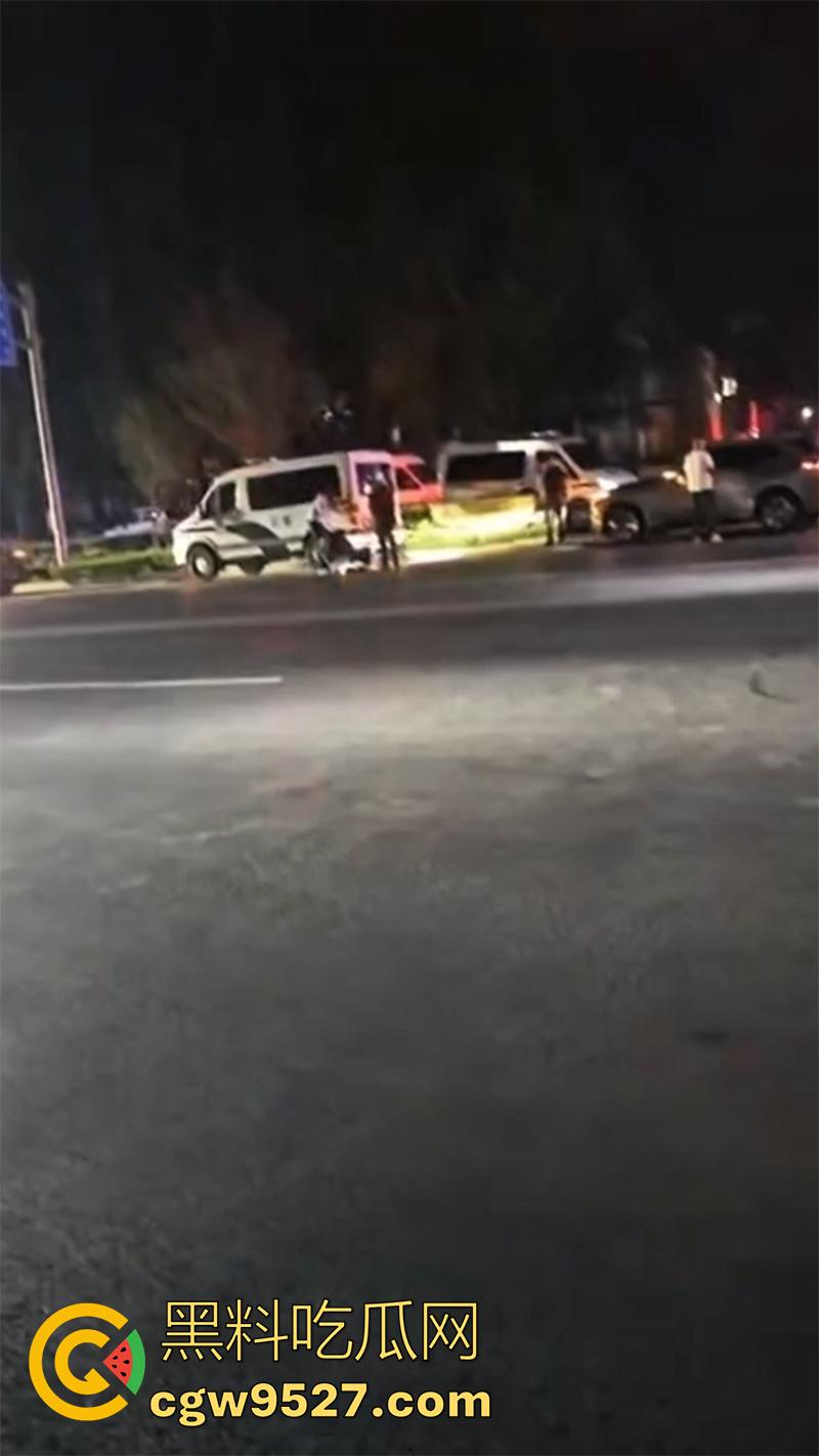 山东恐怖杀人现场，诸城东外环润家园附近，一男子杀人后，将其头颅砍下来，直接放在马路中间！  第6张