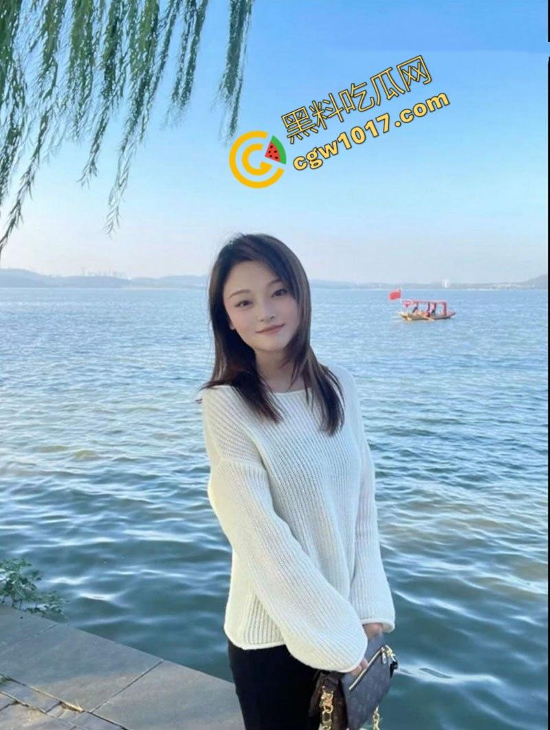 湖北恩施已婚美艳药剂师【丁在春】偷情视频曝光：酒店激情四射，调教母狗淫乱满屋，狼吞巨根勾人欲欢！  第3张