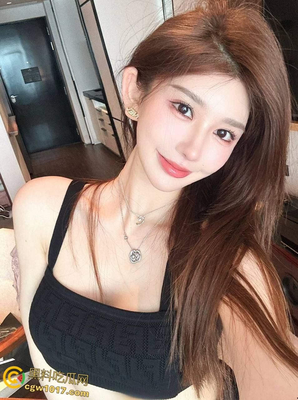 推特约炮大神【一杆钢枪 】，3p调教高颜值气质母狗，蜘蛛侠开裆情趣制服，完美炮架子叫的人骨头都酥了！  第2张