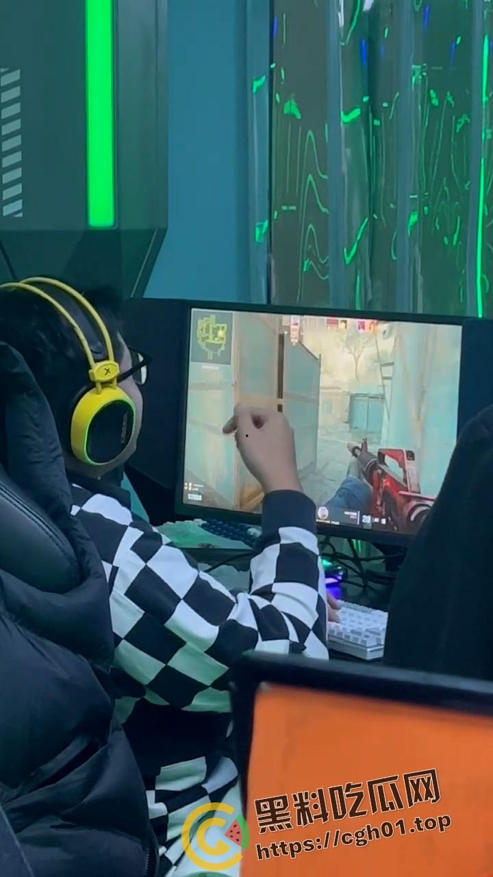 真野生网络喷子  舌战群儒 一个人骂的队友全回不上话！ 第4张