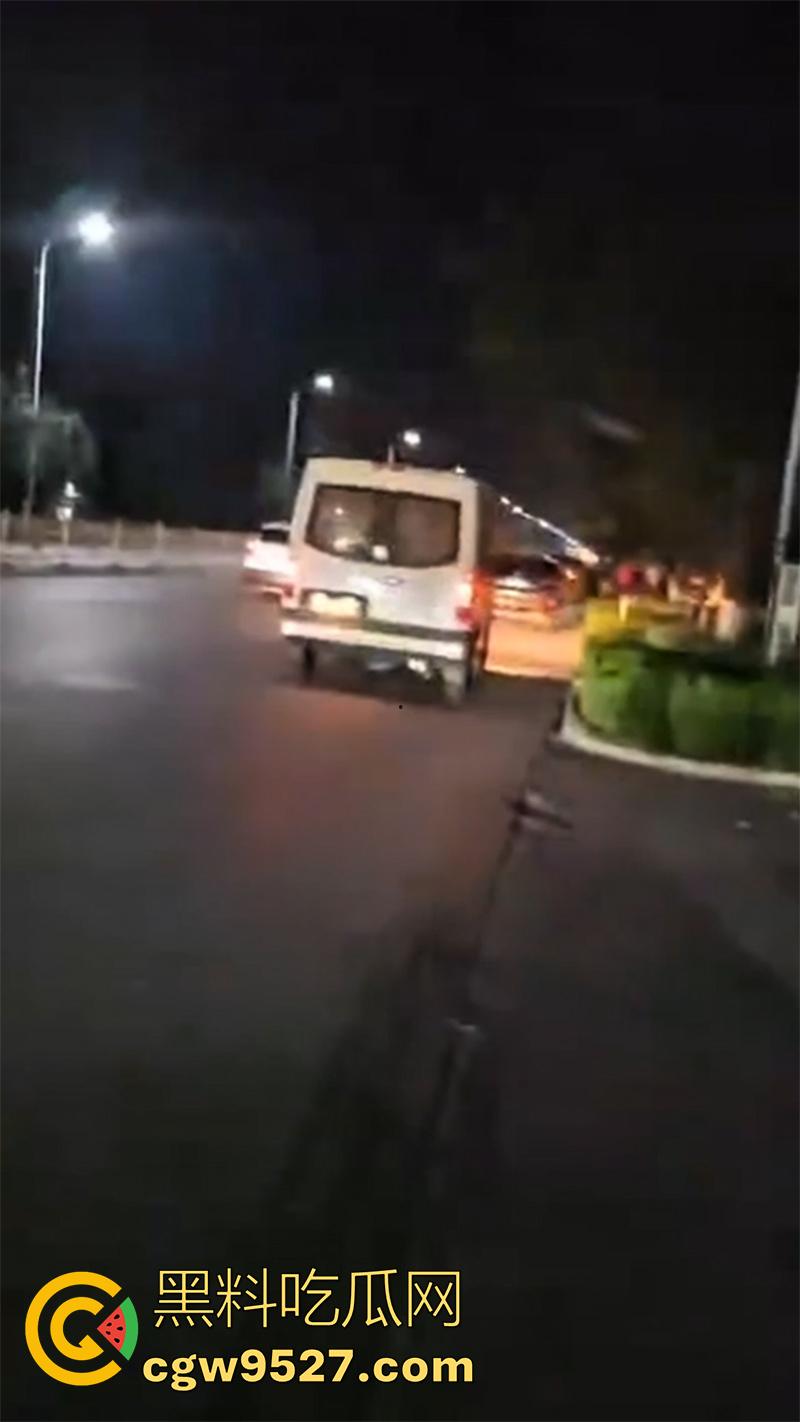 山东恐怖杀人现场，诸城东外环润家园附近，一男子杀人后，将其头颅砍下来，直接放在马路中间！  第8张