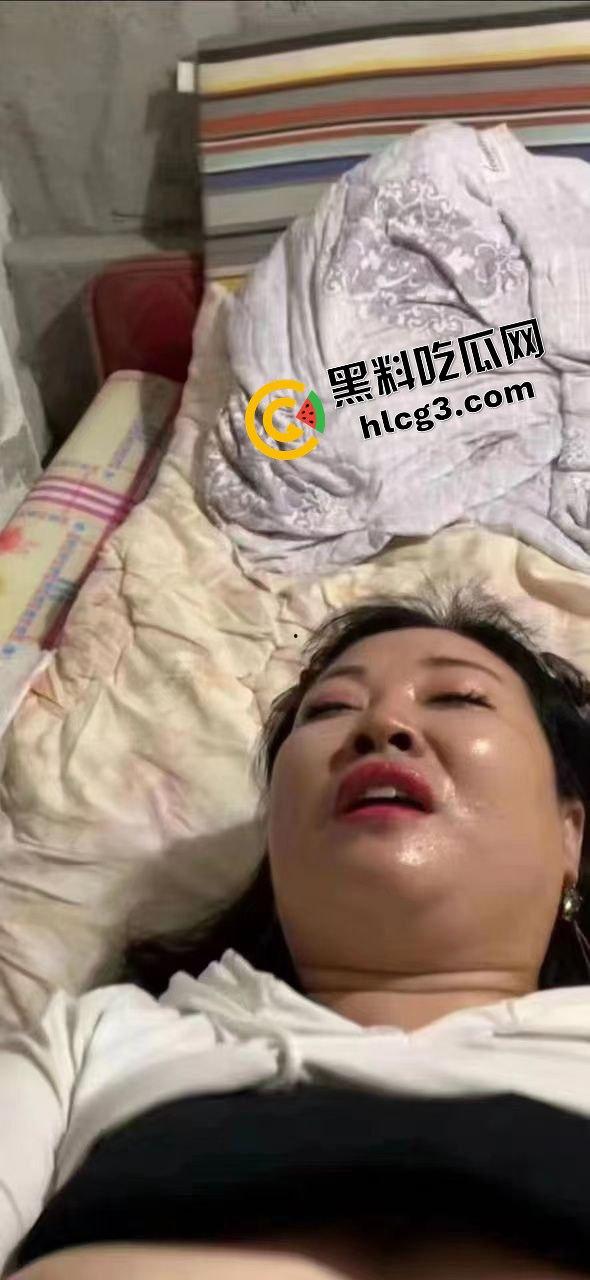 网恋奔现翻车名场面！照片变照骗 萌妹子秒变坦克 只能含泪操了！  第11张