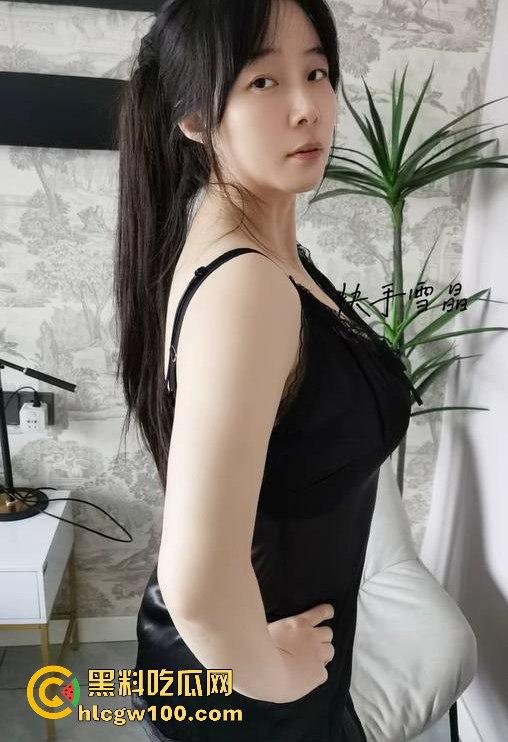 快手极品巨乳美女网红【雪晶】不雅视频流出，自慰私拍巨乳女上乘骑令人窒息。  第2张