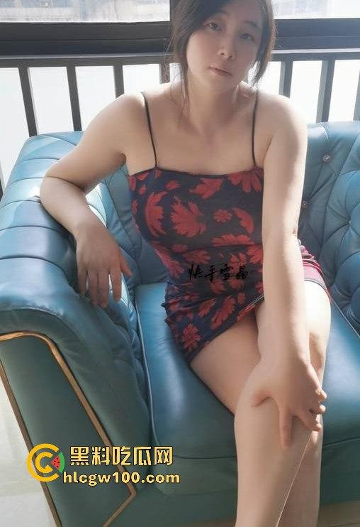 快手极品巨乳美女网红【雪晶】不雅视频流出，自慰私拍巨乳女上乘骑令人窒息。  第4张