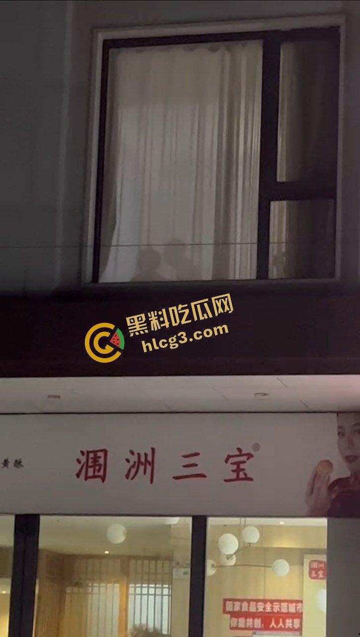 广西北海涠洲 小情侣激情后入性爱 窗帘透光一览无余 被路人偷拍 太猛了吧  第5张