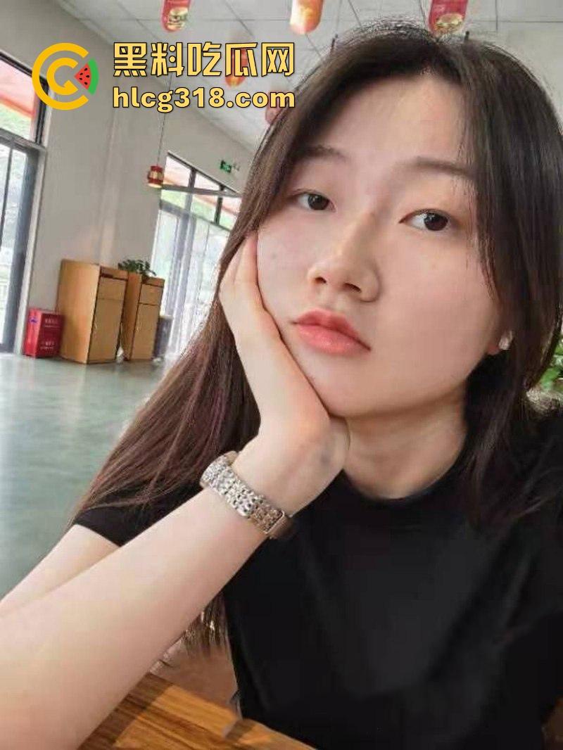 辽宁师范大学【彦雯静】娇嫩玉足玩弄大屌，自拍粉穴抚摸自慰，骚逼湿透淫态毕露！  第2张