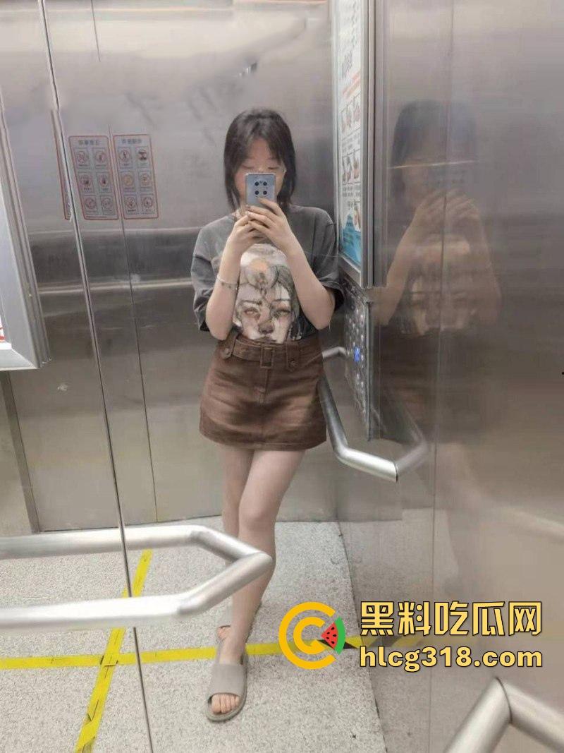 辽宁师范大学【彦雯静】娇嫩玉足玩弄大屌，自拍粉穴抚摸自慰，骚逼湿透淫态毕露！  第4张