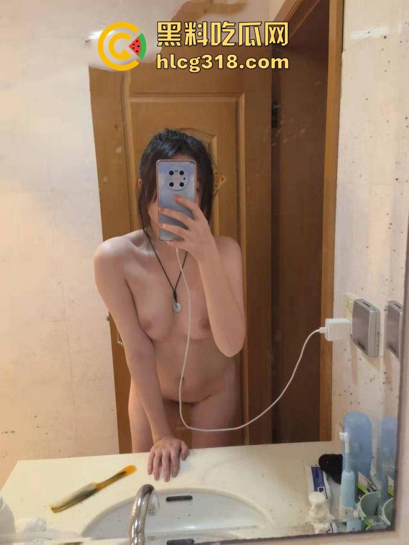 辽宁师范大学【彦雯静】娇嫩玉足玩弄大屌，自拍粉穴抚摸自慰，骚逼湿透淫态毕露！  第5张