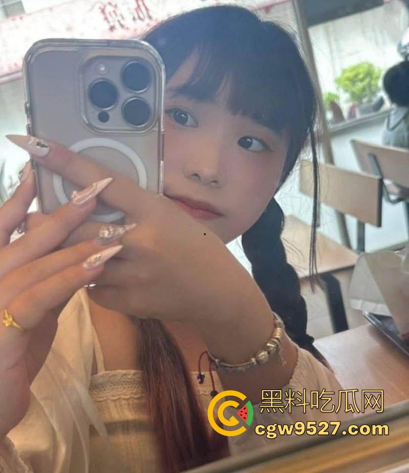 台湾大学大奶学生妹怕【蒋柊】性爱视频曝光，G杯巨乳晃动，口交深喉后入狂干，私下却反差拉满！  第1张