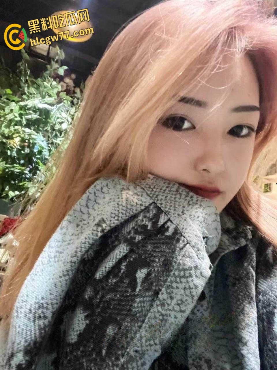 西安高冷模特 何雨薇 邀约摄影师线下私拍 没曾想摄影师耐不住诱惑两人开始激战！  第3张